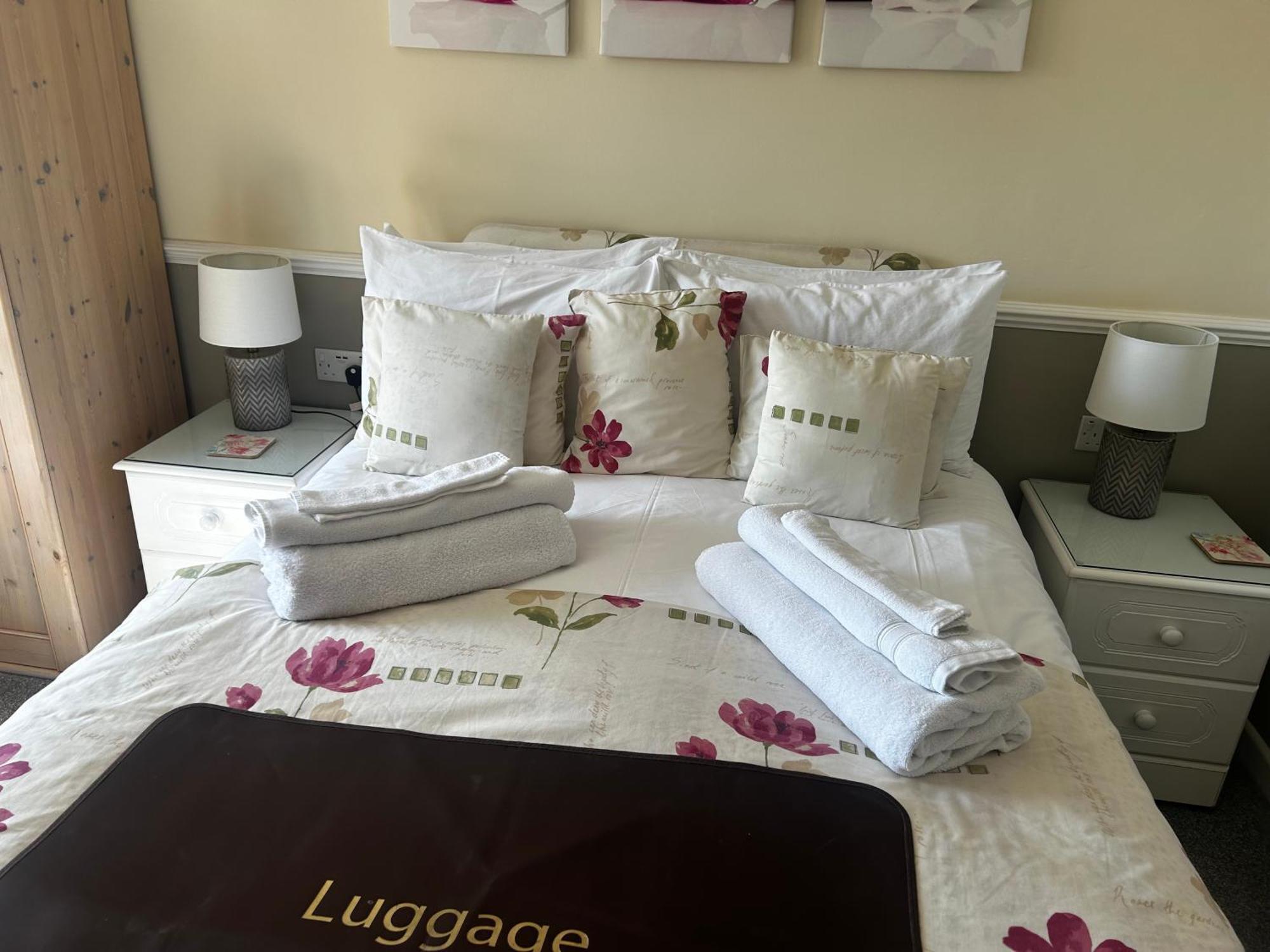 Amber House Hotel Пейнтон Экстерьер фото
